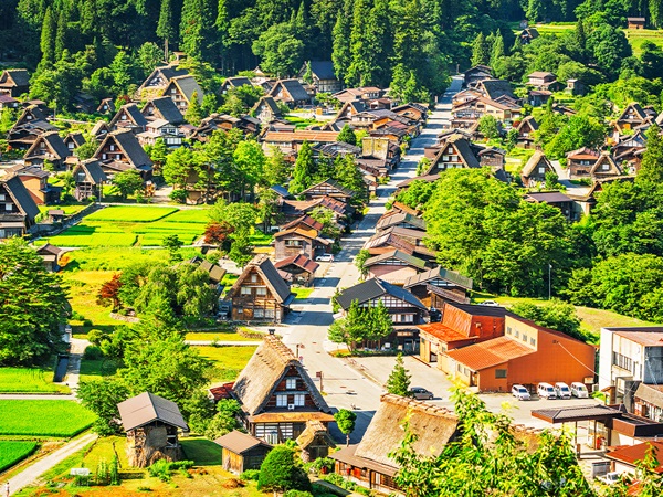 【名古屋発☆お一人様OK!】白川郷と飞驒高山へ！日本の原風景とゆったりとした時間の流れを感じる日帰りツアー♬【8:30 名古屋駅前 出発】白川郷と飛騨高山へ！日本の原風景とゆったりとした時間の流れを感じる日帰りツアー