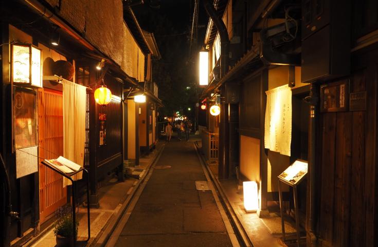 【難波発】京都夜景日帰りツアー【神戸牛しゃぶしゃぶ／中国語ガイド付】