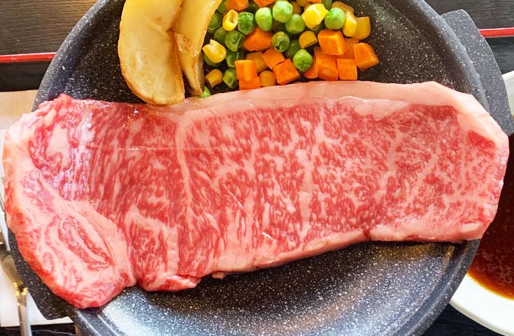 春の味覚『いちご狩り』食べ放題＆『甲州ワインビーフステーキ』を堪能♪ワインの試飲やほっこり足湯体験、光輝くさがみ湖イルミリオン鑑賞等満喫の日帰りバスツアー