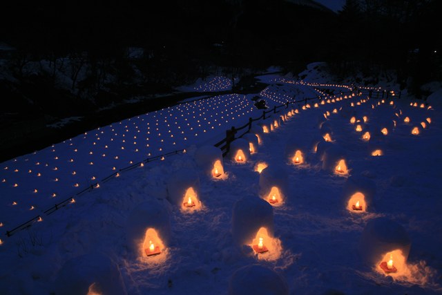 ＜新宿発・西船橋駅発＞ 日本夜景遺産！「湯西川温泉かまくら祭」 と 旬のフレッシュいちご使用！20種類のスイーツビュッフェで優雅なティータイム♪