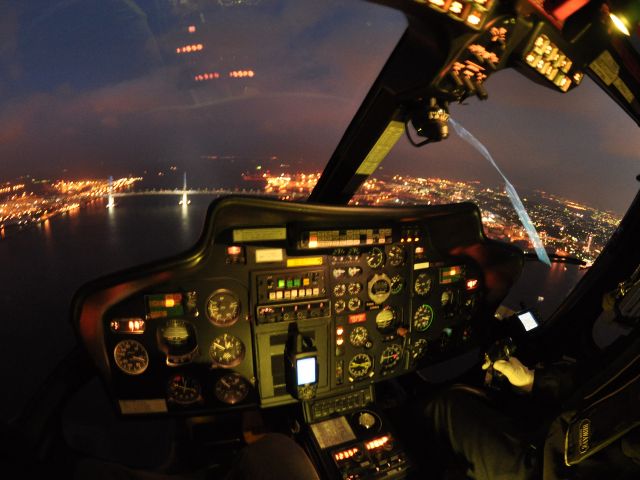 【横浜みなとみらいヘリポート発！ヘリコプター貸切飛行】横浜港の夜景を空から一望！◆ハーバーラウンド