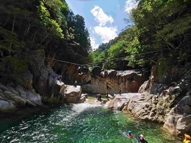 【滋賀】スリルを楽しむ！神崎川ロープキャニオニング1日コース