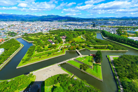 <札幌市内発着＞函館満喫1泊2日宿泊付きバスツアー　函館山ロープウェイで行く世界三大夜景観賞+金森赤レンガ倉庫+函館朝市など満喫旅　宿泊バスツアー