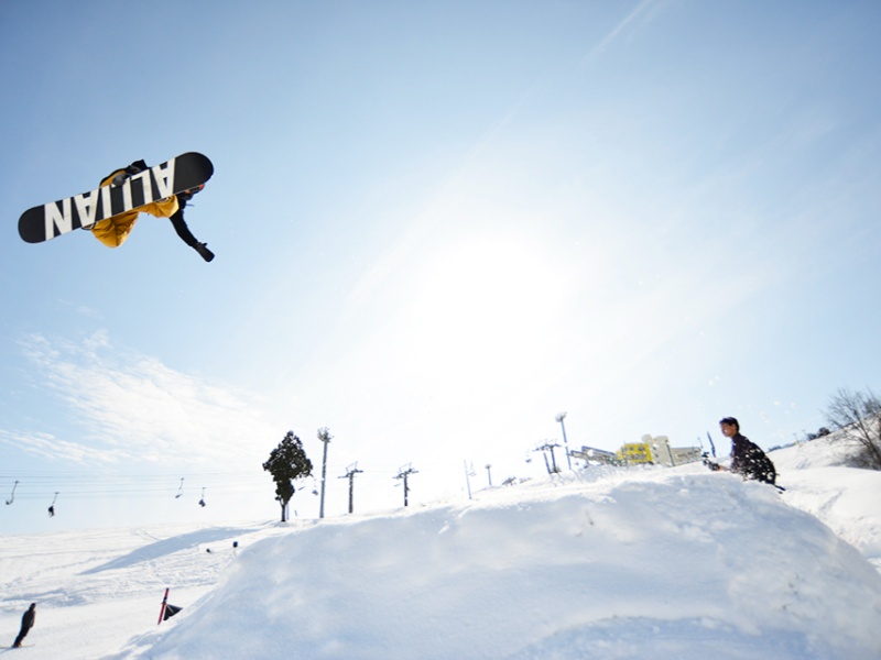 朝発・往復スキーバス現地1泊プラン　≪石打丸山スキー場／ｽｶｲﾗﾝﾄﾞ≫★リフト券2日券付